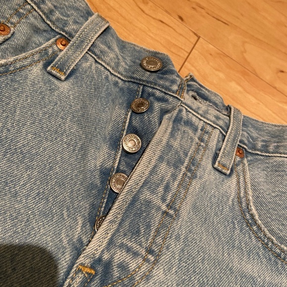 Brand new Levi’s size 24 high waisted jean shorts - Picture 2 of 3